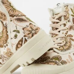 Pataugas AUTHENTIQUE M/FL F4H BEIGE 15 Pataugas AUTHENTIQUE M/FL F4H BEIGE -Boutique Pop Pataugas OGMFLF4H628180150 BEIGE Detail